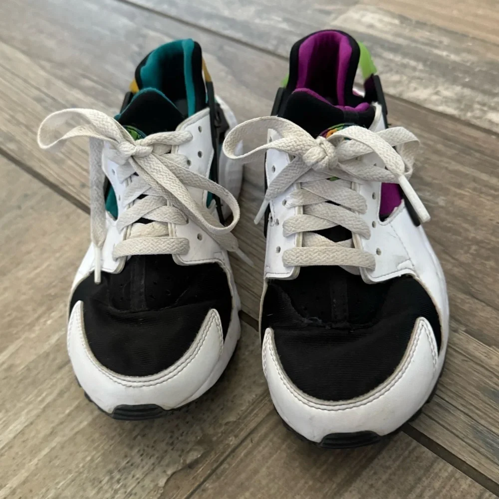 Nike Kids White Black Teal Purple Yellow Accent Sneakers
